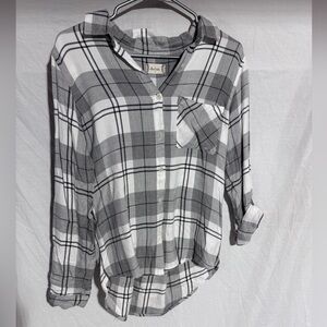 Altar’d State gray and white flannel tab sleeve blouse Size Small